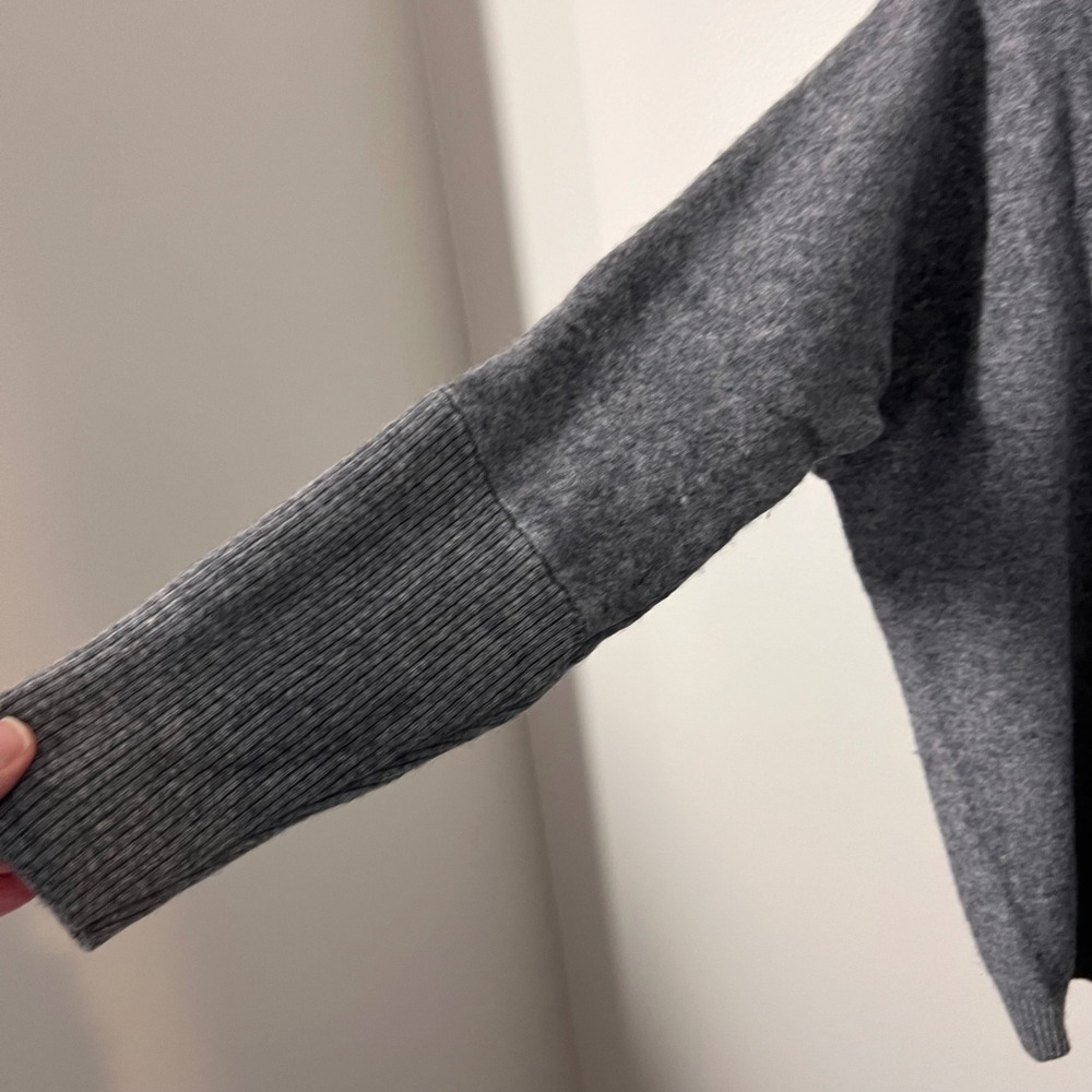 100% Superfine Merino Wool Womens Sweater in Gray Ribbed Sleeves Soft Small - Picture 7 of 13